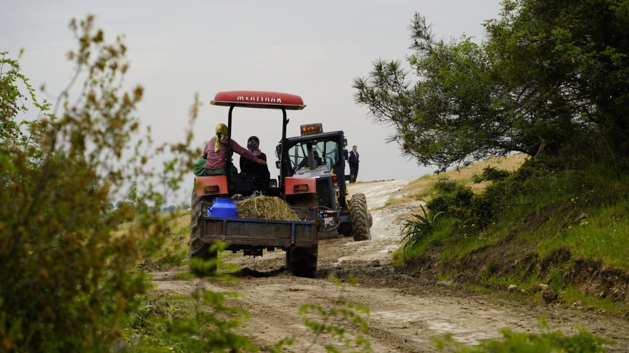 Yunusemre’den 200 kilometrelik ova yoluna bakım