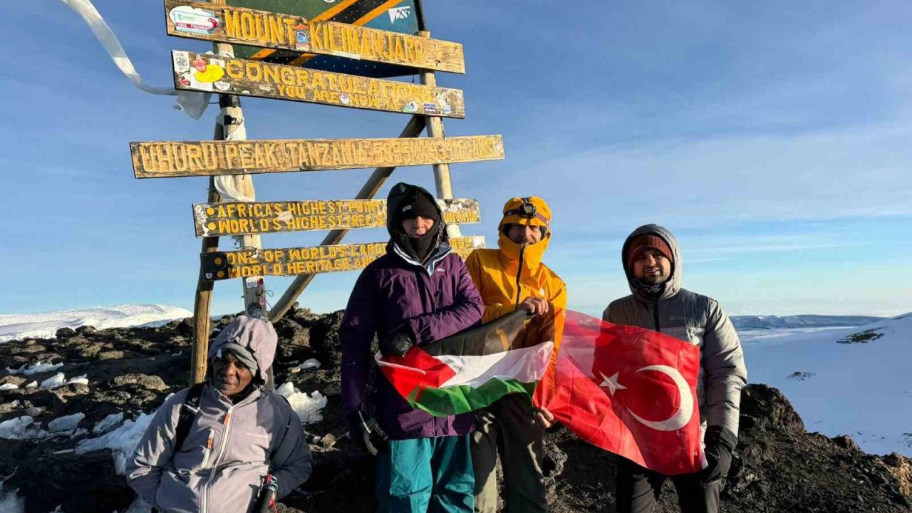 Filistin’e destek için Afrika’nın en yüksek dağına çıktılar