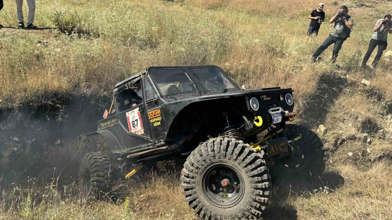 Çukurca’da off-road gösterisi büyük ilgi gördü