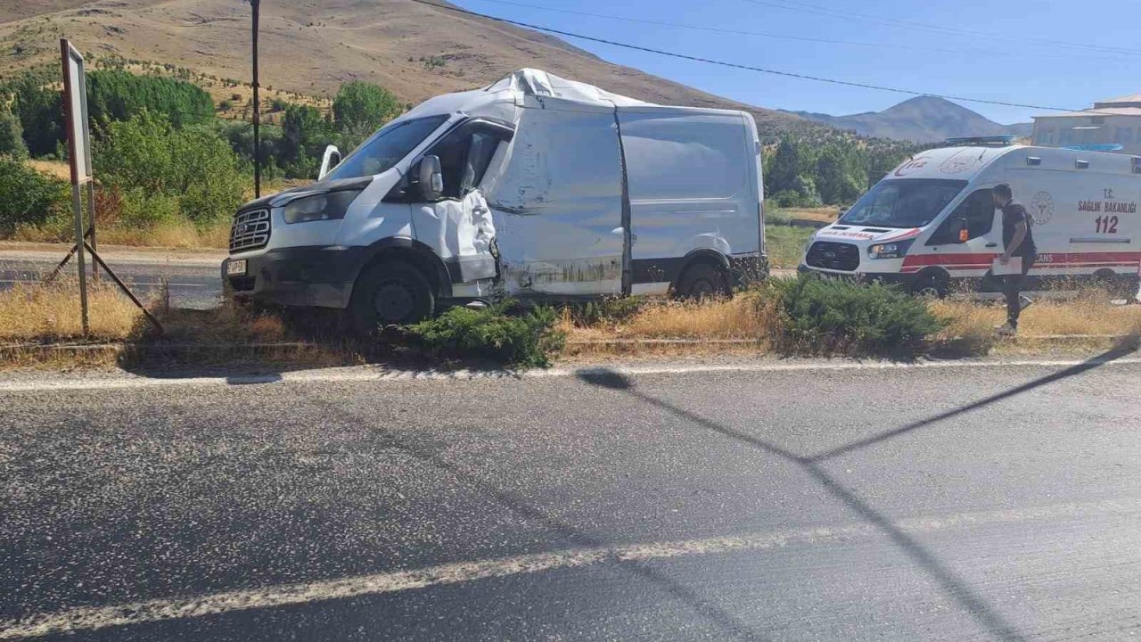 Malatya’da otobüs ile kamyonet çarpıştı, 1 yaralı