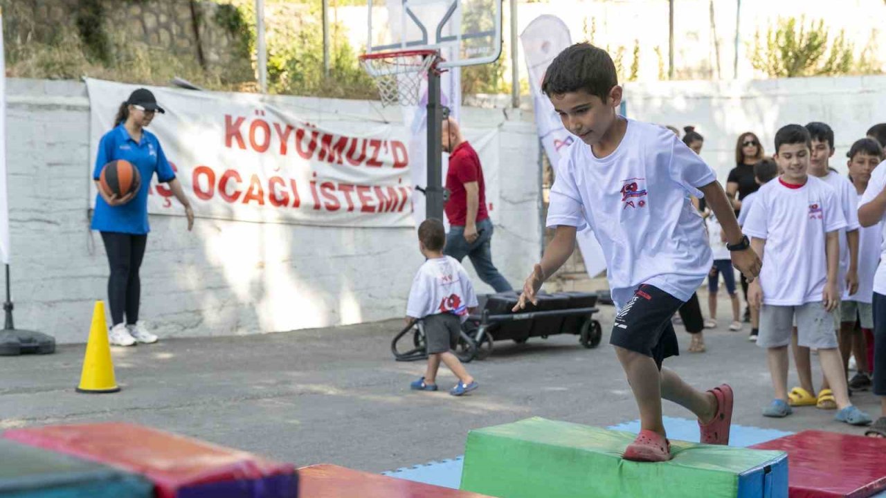 Mersin’de çocuklar ’Sporbüs’ ile sporla buluşuyor