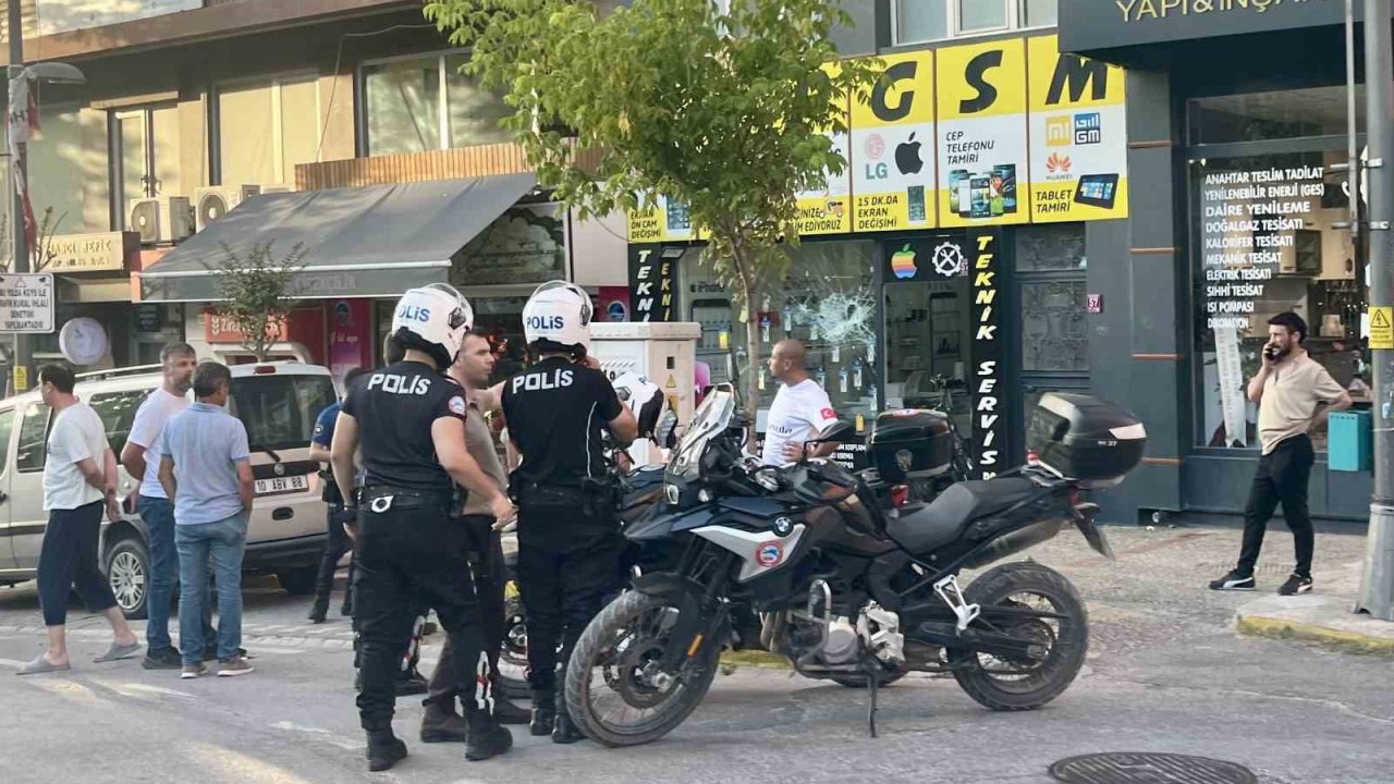 Bandırma’da husumetlisinin dükkanını taşlayan şahıs tutuklandı