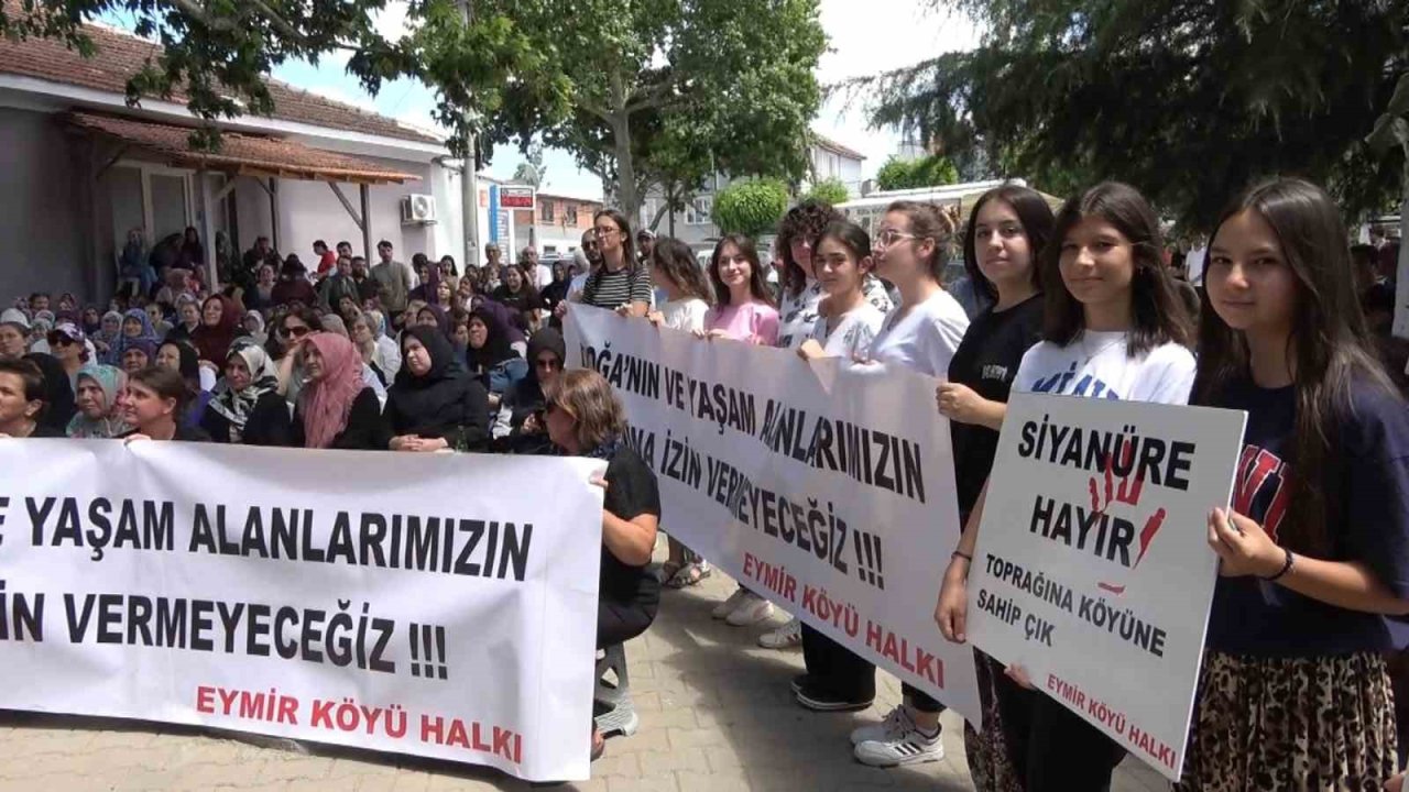 Köylülerden altın madenine karşı pankartlı, sloganlı eylem