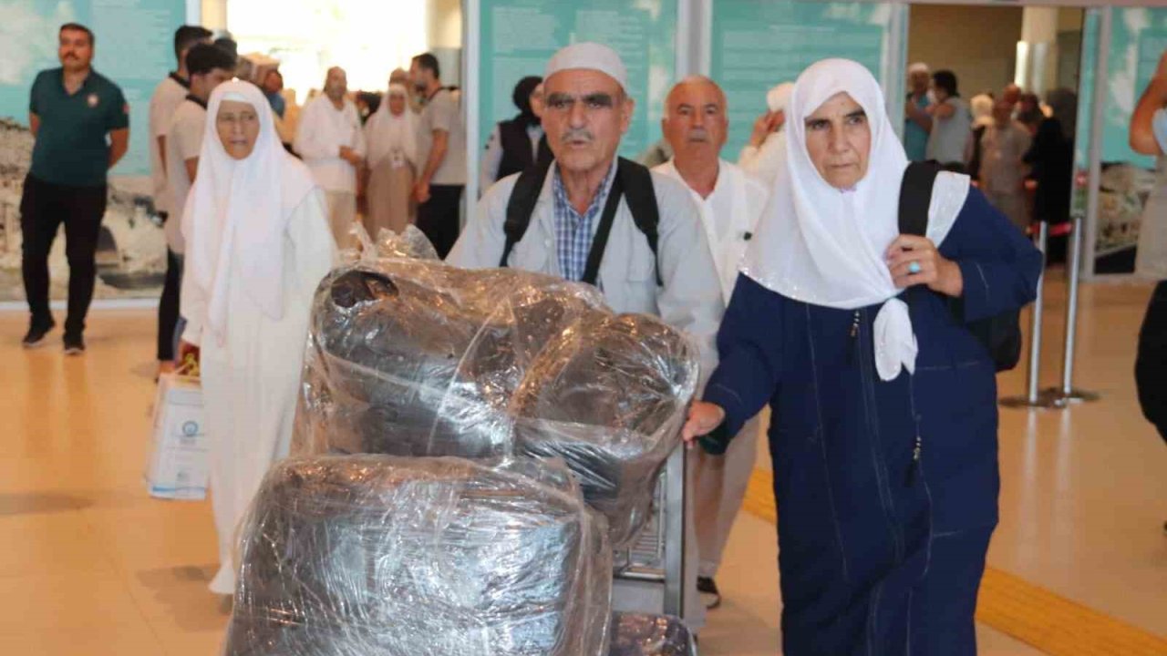 Adıyaman’ın hacı kafilesi geri döndü