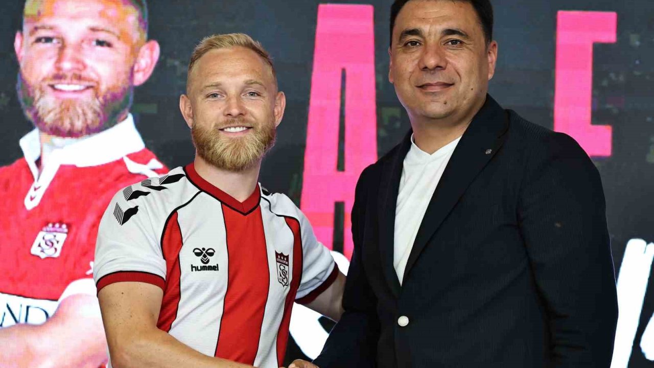 Alex Pritchard, Sivasspor’a imzayı attı