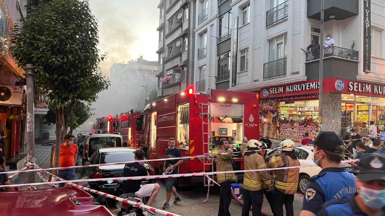 Zeytinburnu’nda bir çanta imalathanesinde yangın