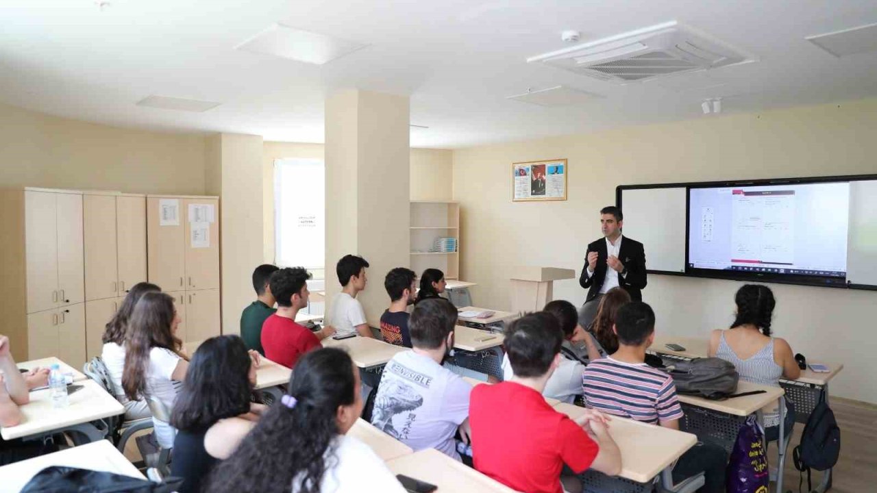 Kartal Akademi öğrencileri başarıdan başarıya koşuyor