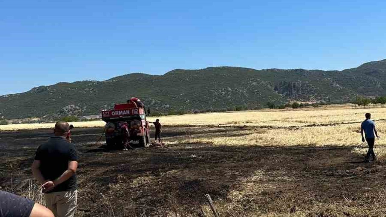 Burdur’da hasat yapılırken çıkan yangında 1 dekar alan yandı