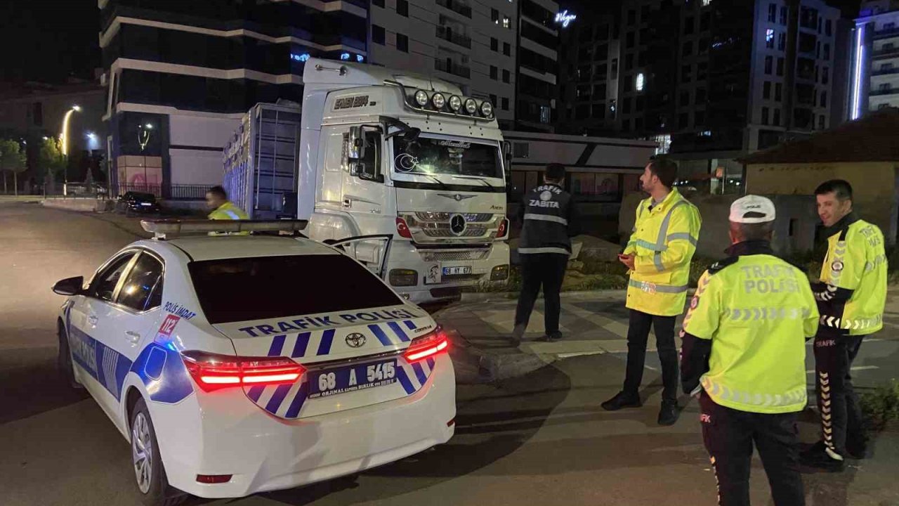 Aksaray’da zabıta ve polis tır denetiminde