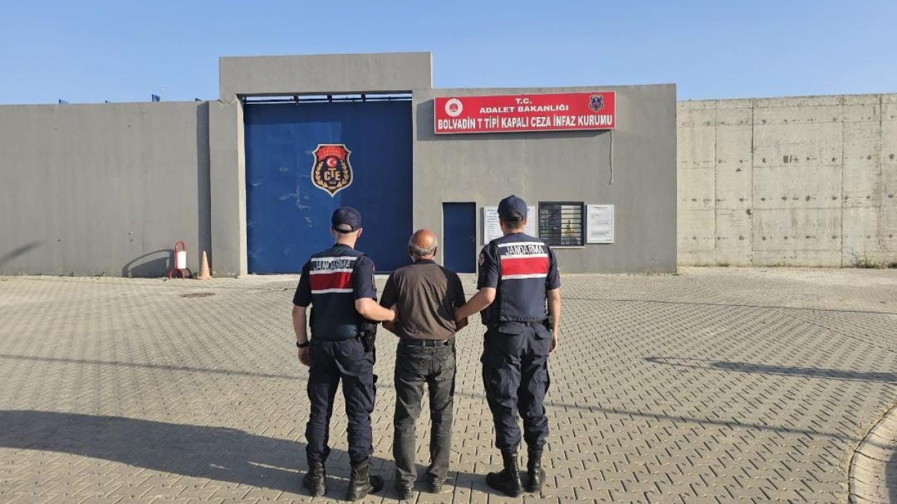 Dolandırıcılık suçundan 4 yıl 2 ay hapis cezası ile aranan şahsı jandarma yakaladı