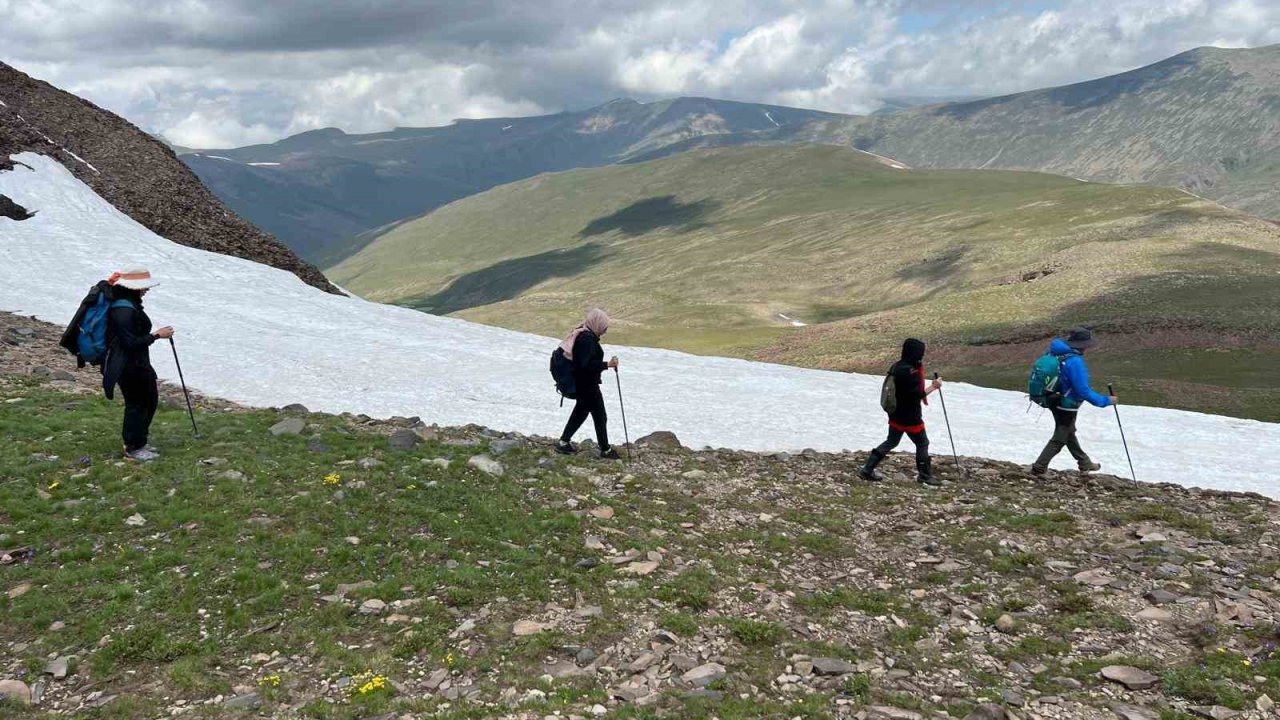 Erzurum’da dört mevsimi yaşatan doğa yürüyüşü