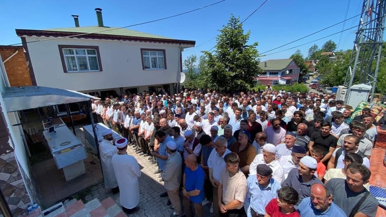 Edirne’deki trafik kazasında hayatını kaybeden baba, oğul ve yeğen toprağa verildi