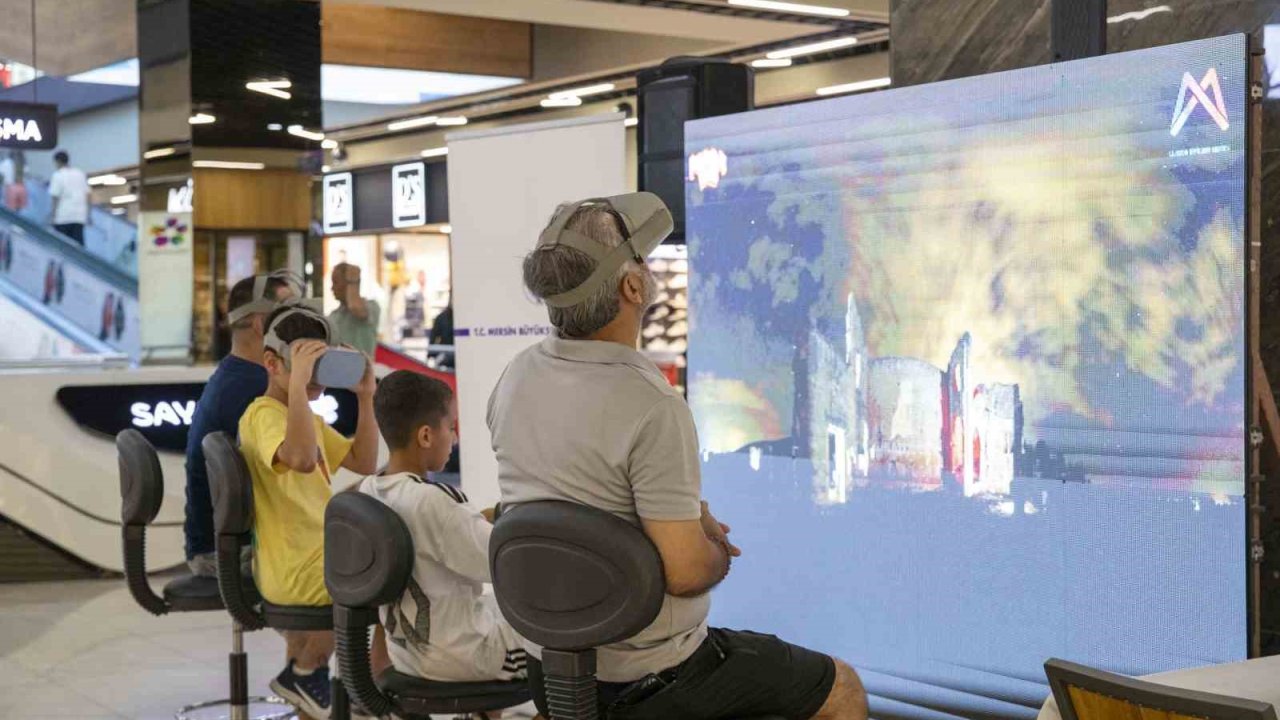 Mersin’in tarihi ve turistik yerlerini sanal gerçeklik gözlüğüyle keşfediyorlar