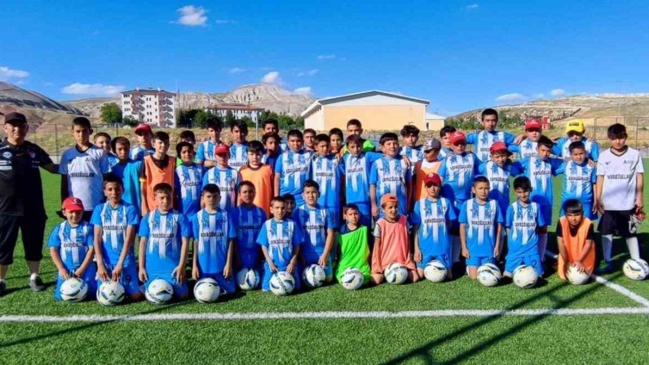 Akkışla’da yaz futbol kursuna büyük ilgi