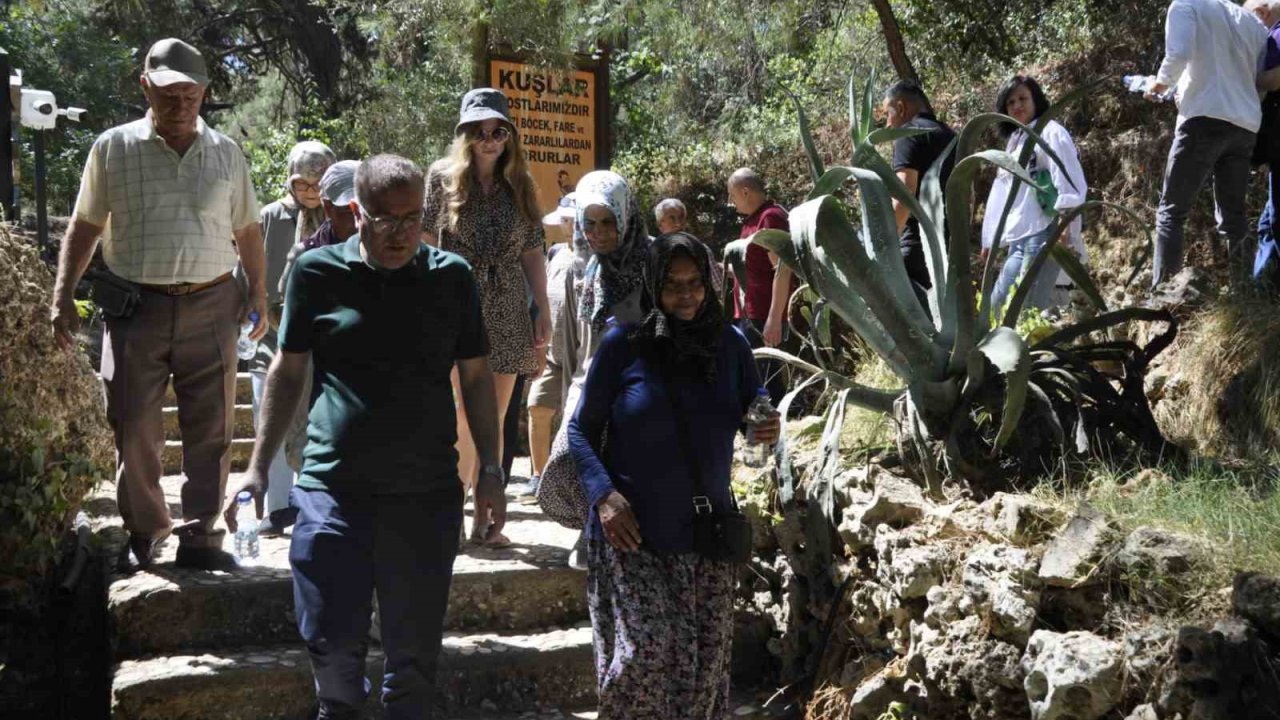 Antalya Sosyal Güvenlik İl Müdürlüğü emekliler ile doğa yürüyüşünde buluştu