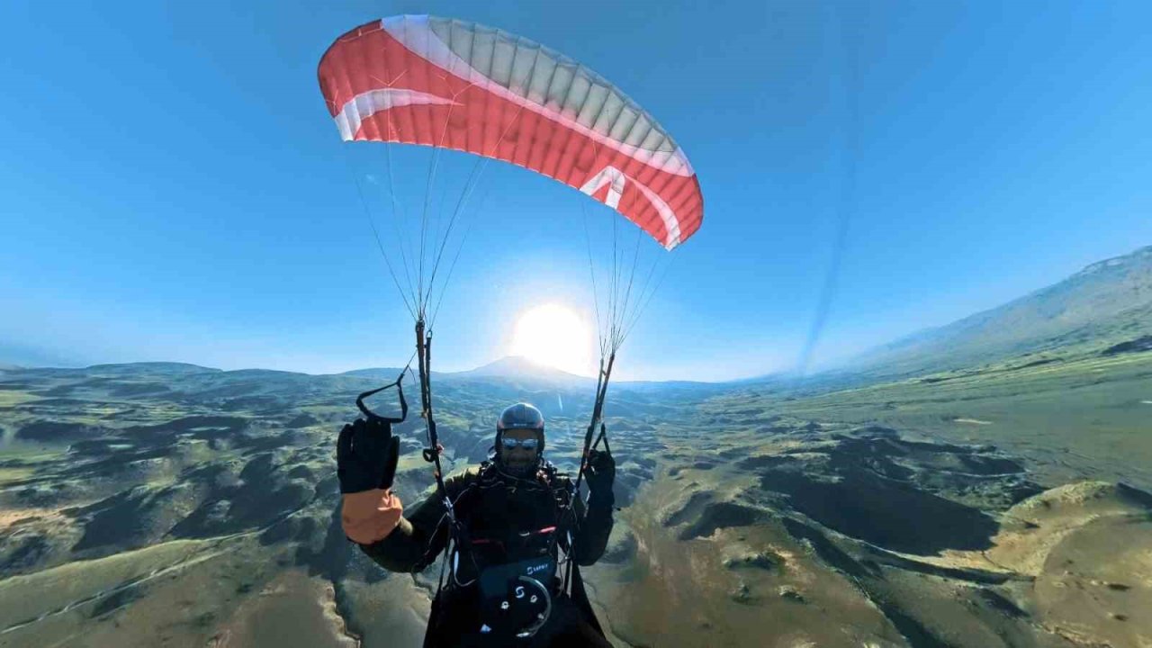 Ağrı Dağı’nda Avrupa yamaç paraşütü rekoru kırıldı