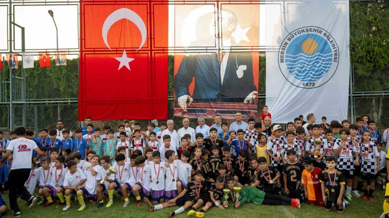 Mersin’de ’U-11/U-12 Futbol Şenliği Ligi’ ödül töreni ile son buldu