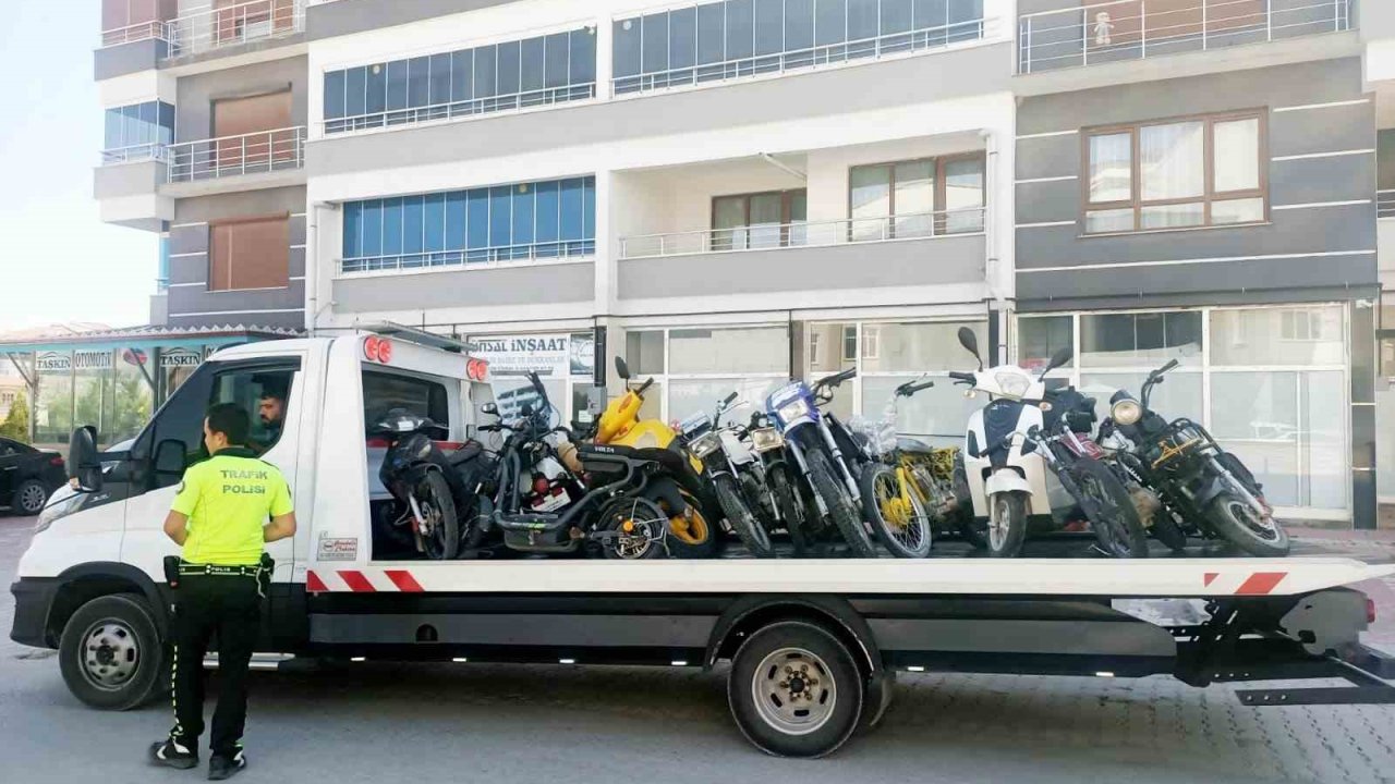 Kulu’da plakasız, ruhsatsız ve belgesiz motosikletler toplanıyor