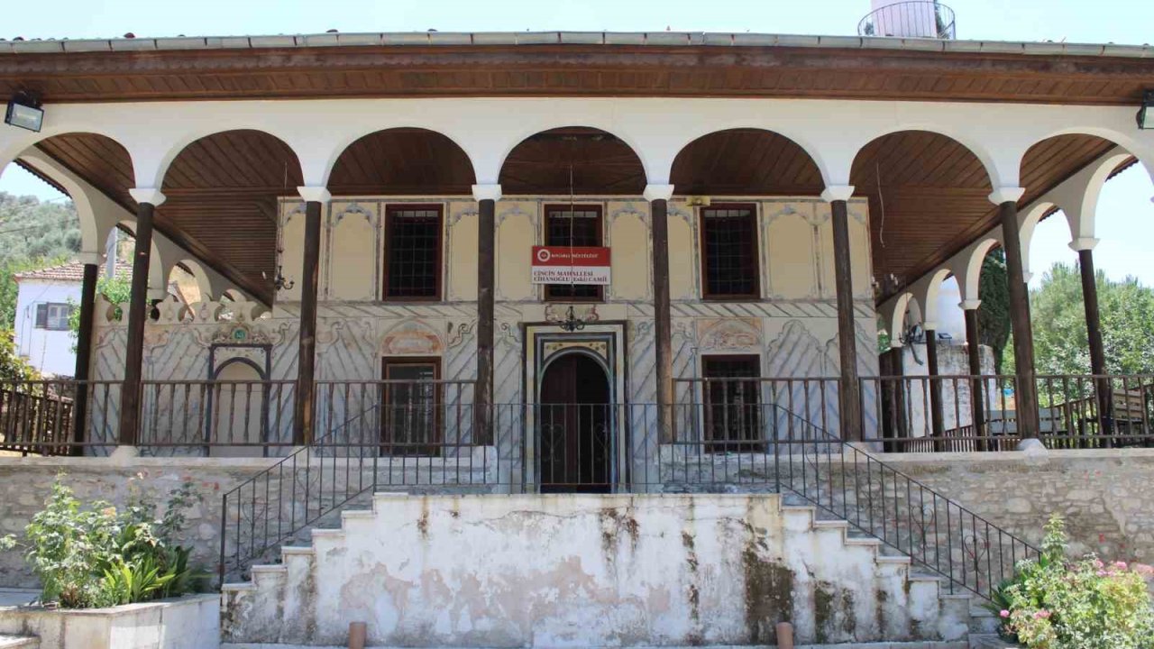 Koçarlı’da tarihe tanıklık eden Cihanoğlu Camii, 239 yıldır ayakta