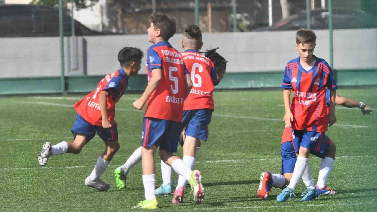 Kayseri U-12 Ligi’nde şampiyon Zeki Akparlarspor oldu