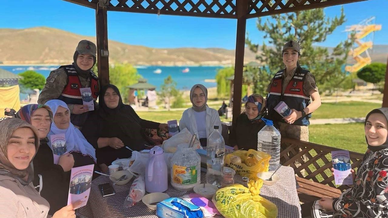 KADES uygulaması Demirözü’nde tanıtılmaya devam ediyor