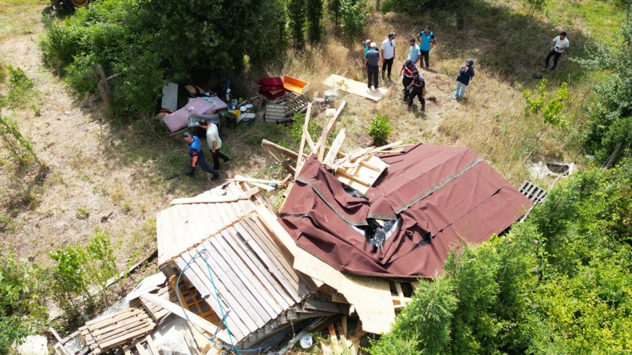 Kartepe’de kaçak bungalovlar yıkıldı