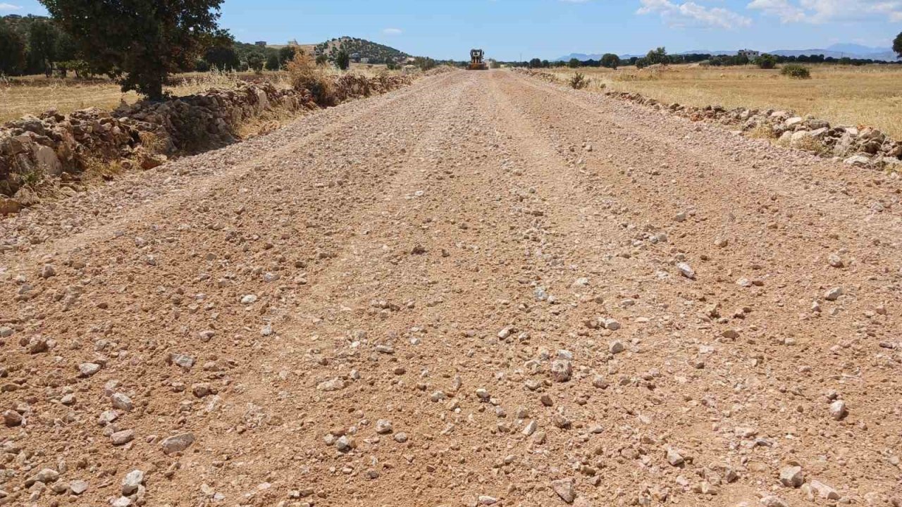 Diyarbakır’da kırsal mahallelerde yollar yenileniyor