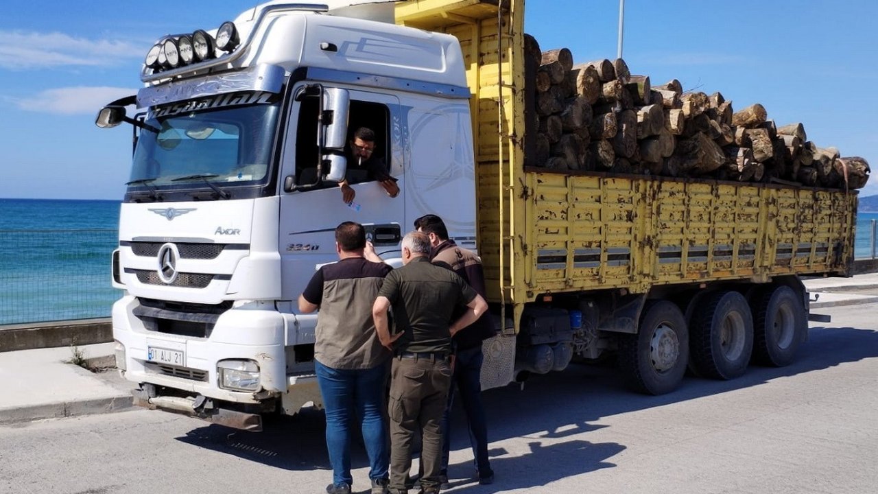 Akçakoca’da orman emvali taşıyan araçlar kontrol edildi