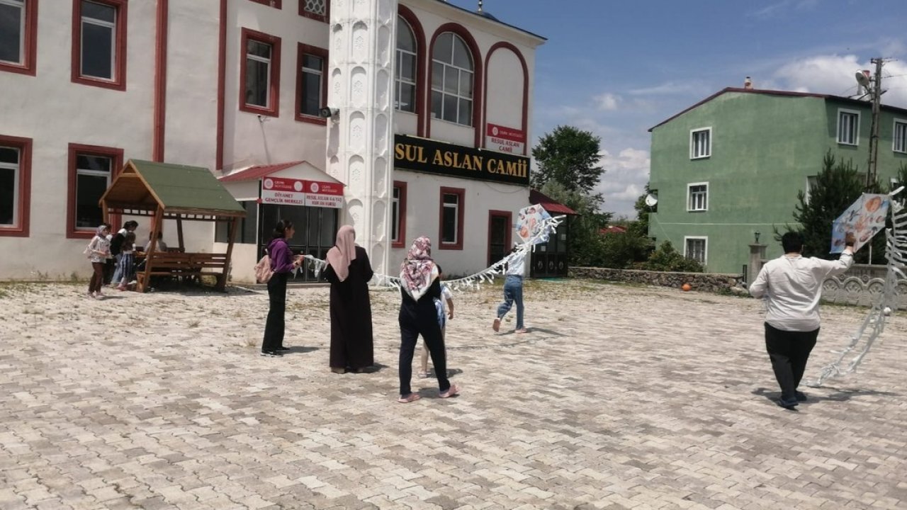 Resul Aslan Camii Yaz Kur’an Kursunda Uçurtma Şenliği