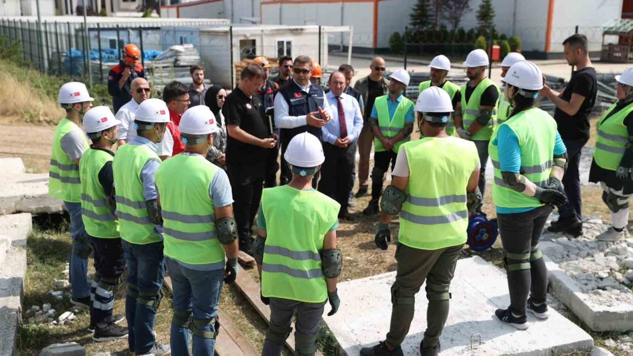 Hedef nüfusa oranla 2,5 kat daha fazla arama kurtarma personeli yetiştirmek