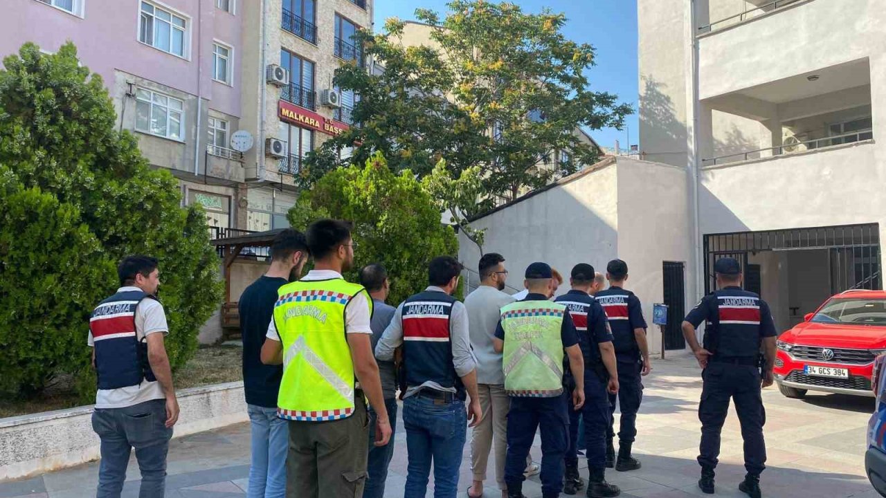 İstanbul ve Tekirdağ’da göçmen kaçakçılarına darbe