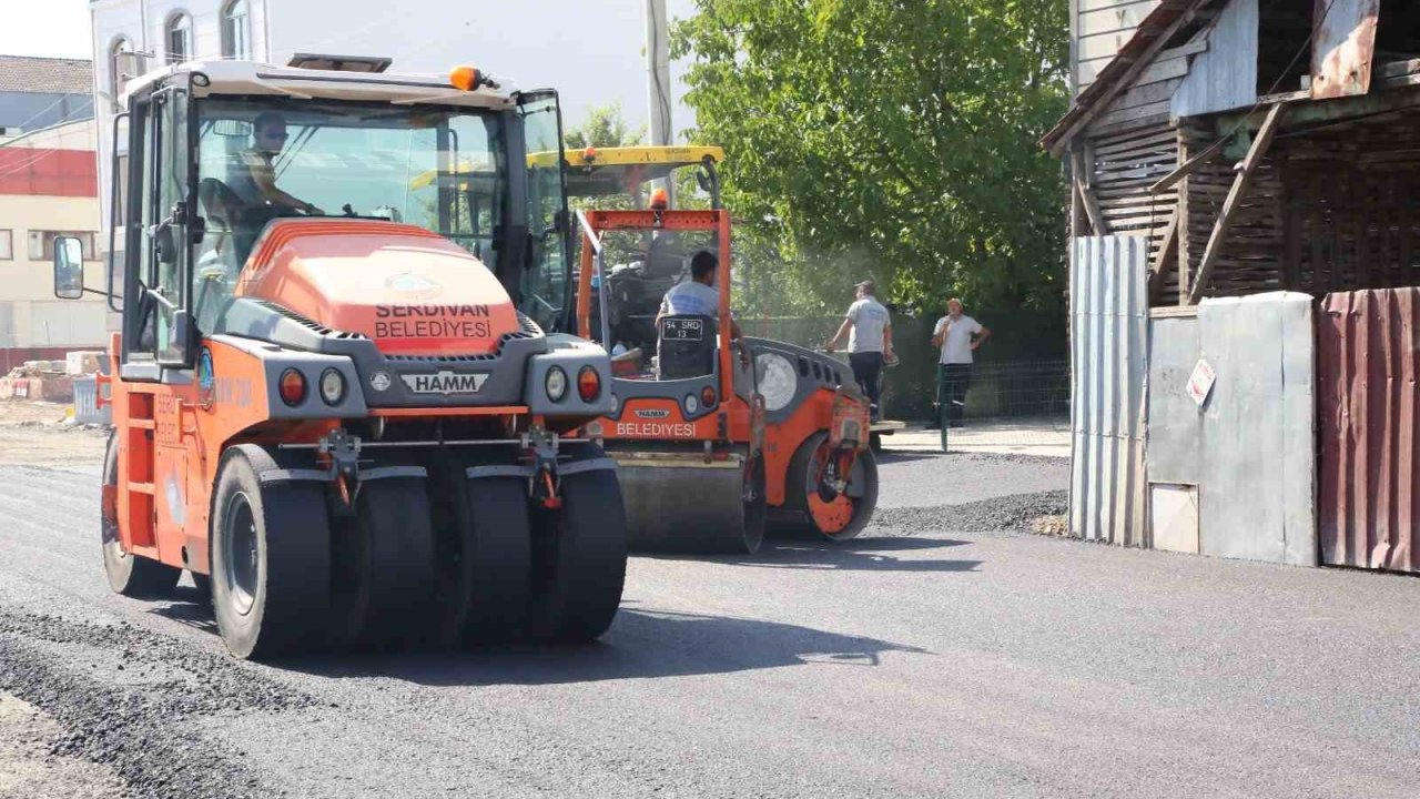 Serdivan’da sokaklar bir bir yenileniyor