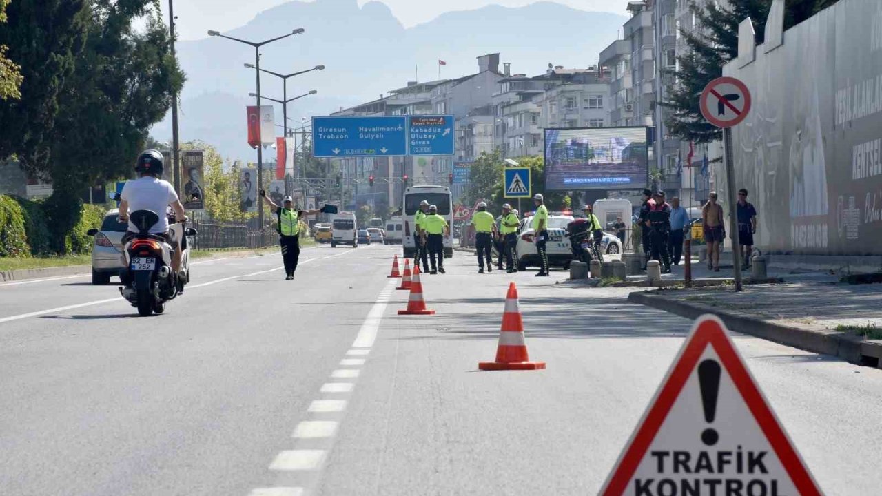 Ordu’da bir haftada 15 binden fazla araç ve sürücüsü denetlendi