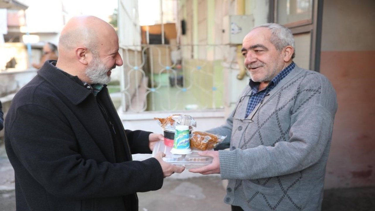 Kocasinan’da gönüller kazanılıyor, evlere her gün 4 çeşit sıcak yemek gidiyor