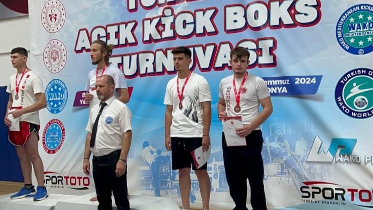 Kick Boks Turnuvası’na Sakaryalı sporcular damga vurdu