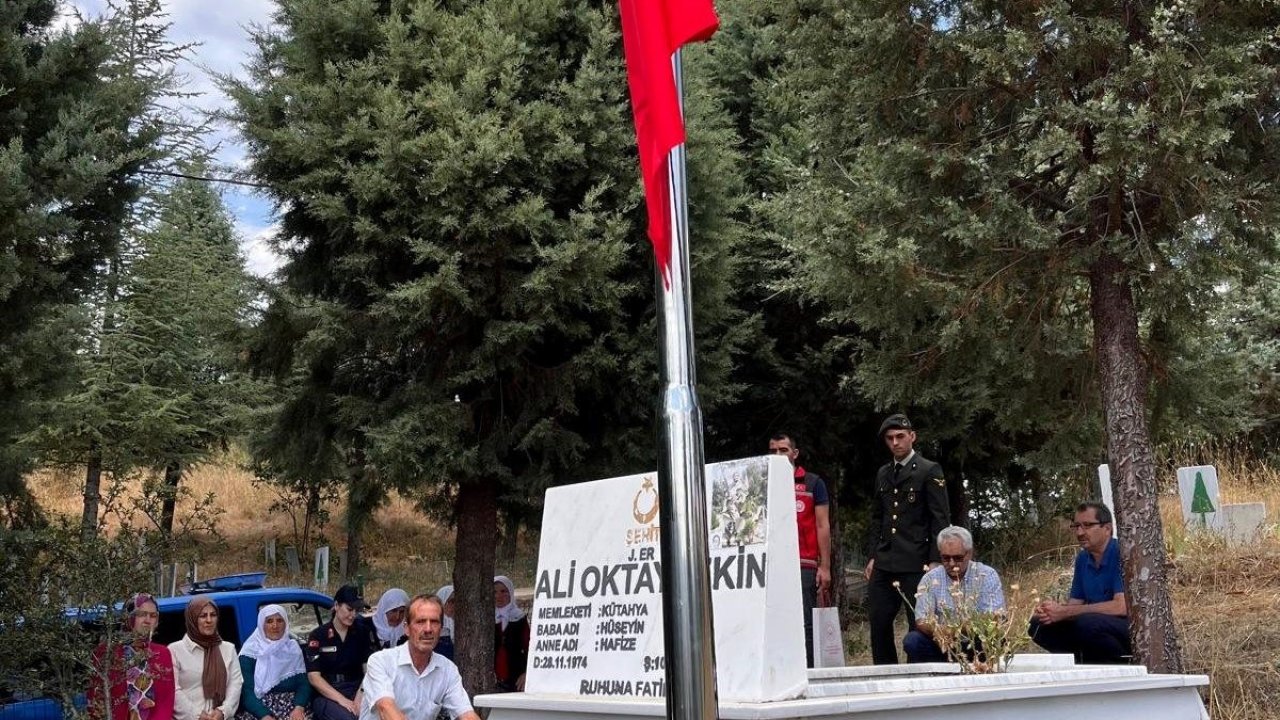 Simav’da şehit asker Oktaytekin, mezarı başında anıldı