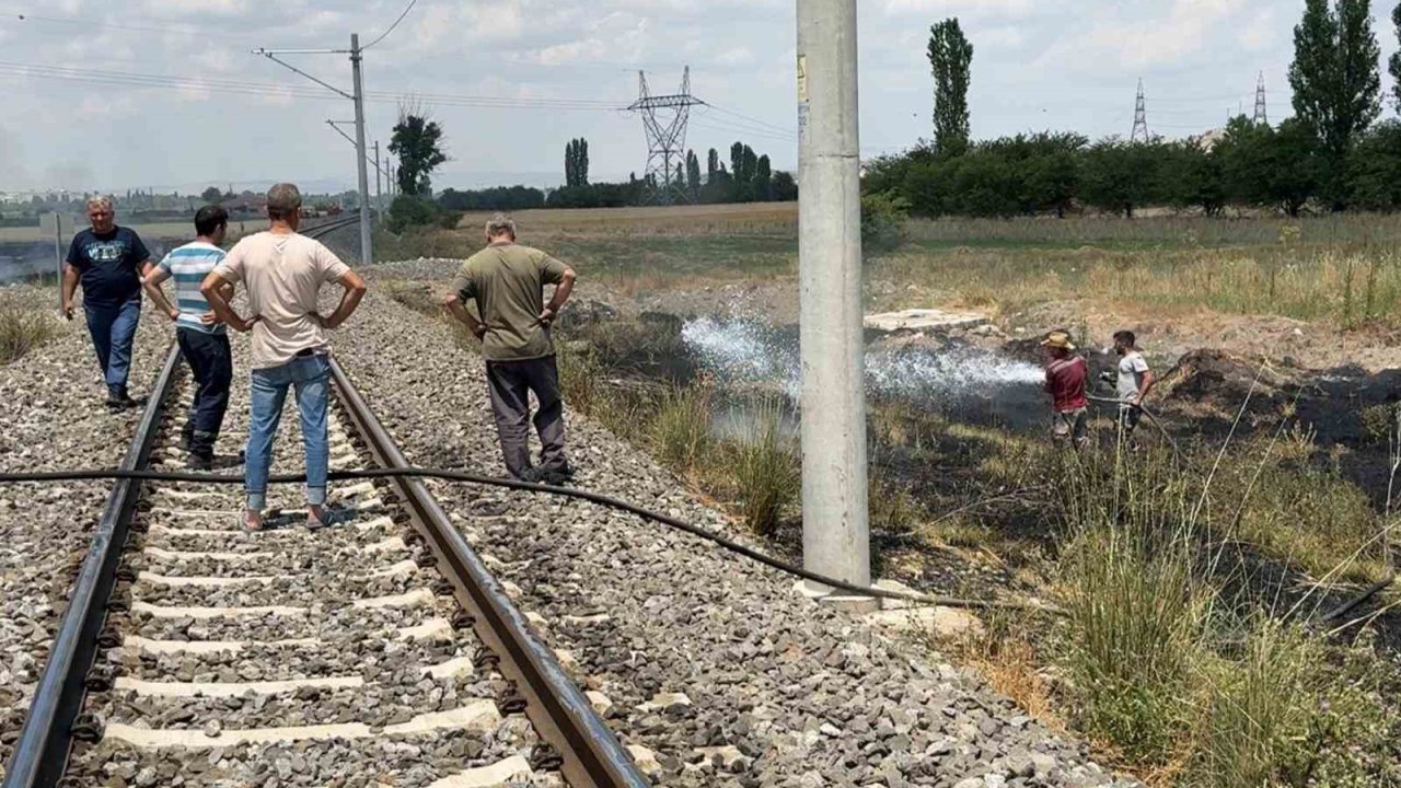 Kütahya’da demir yolu hattında anız yangını