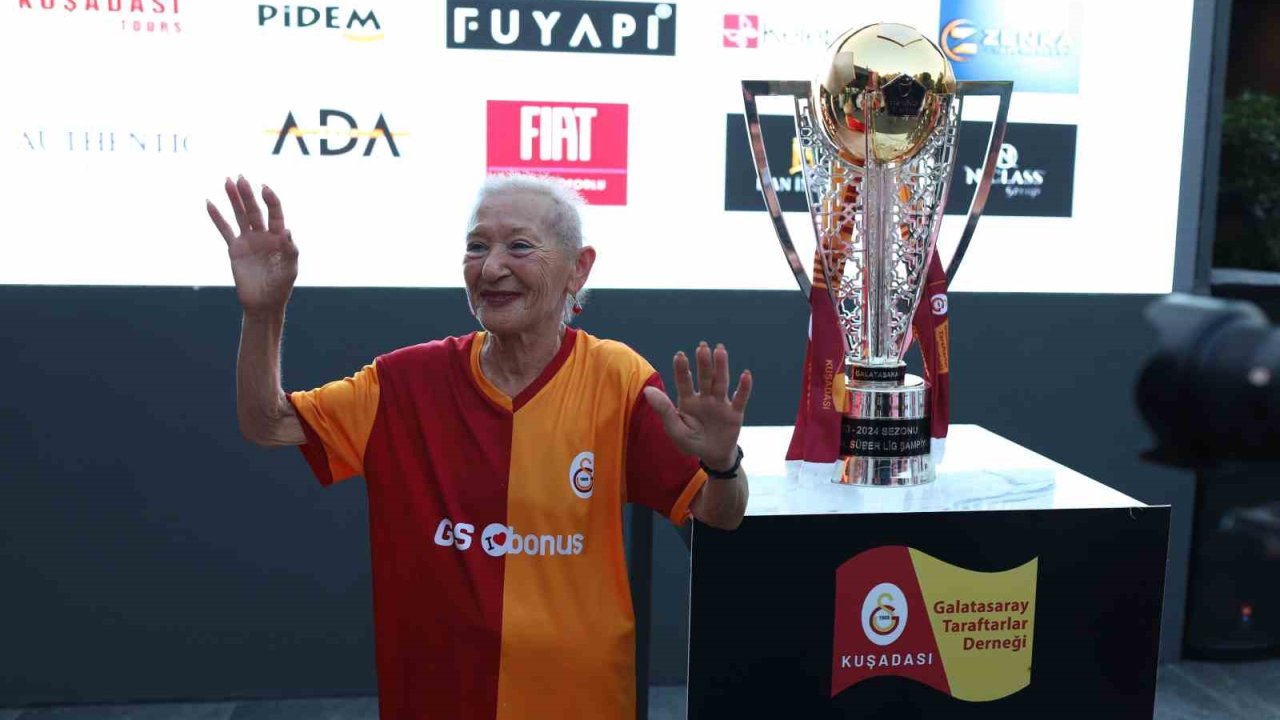 Galatasaray’ın şampiyonluğu Kuşadası’nda muhteşem bir geceyle kutlandı