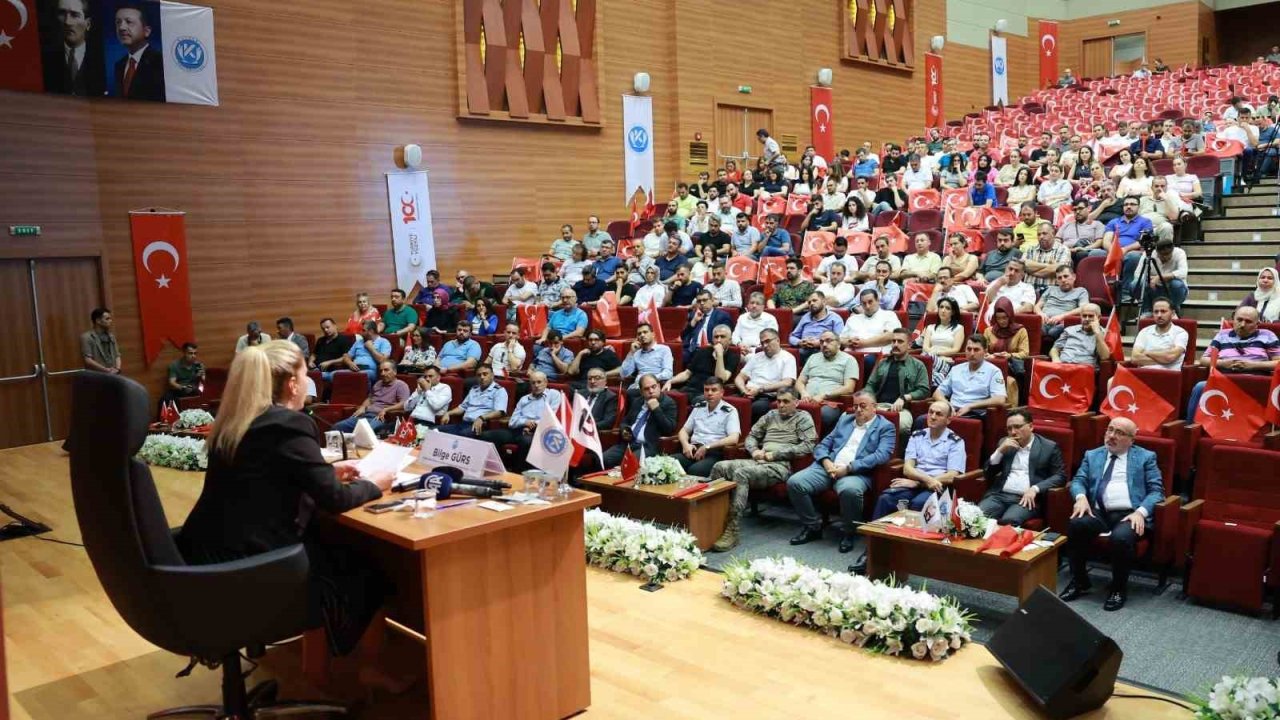 15 Temmuz’da babası ve eşini şehit veren Gürs: "Acizlerin karşısına başları dik çıkan kahramanlarımız, tarihe isimlerini altın harflerle yazdırdı"