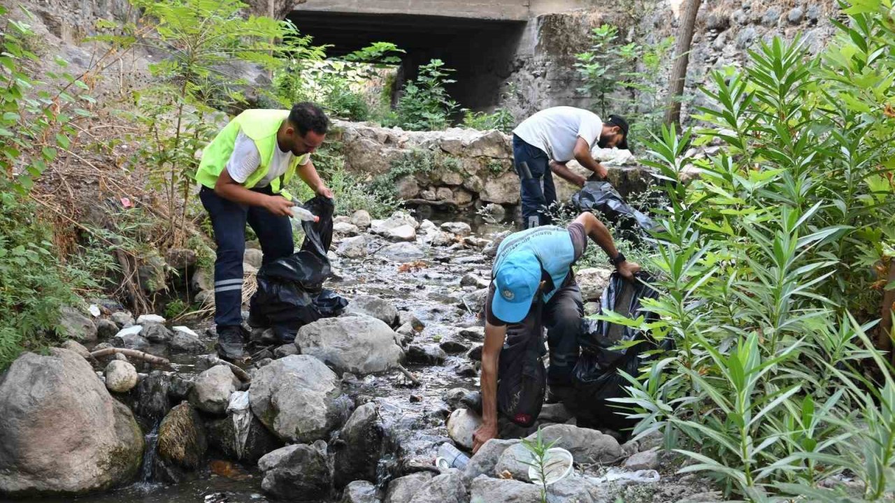 Manisa’da tarihi dokuların güzergahında temizlik yapıldı