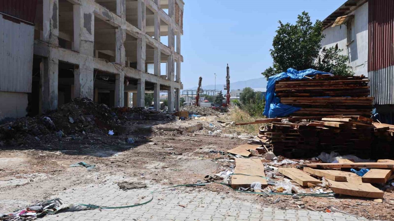 Antakya sanayi sitesinde çöplük yangını çıktı