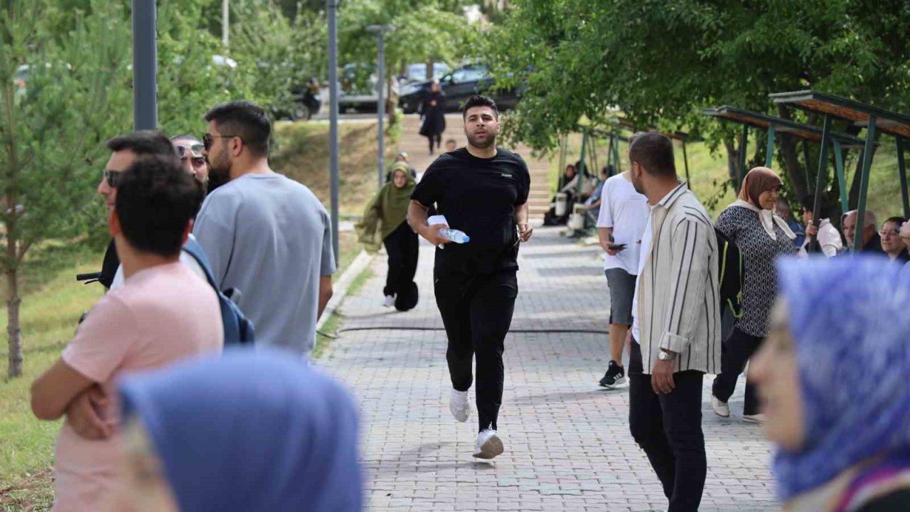 ’KPSS maratonu’ sözü gerçek oldu, adaylar atletlere taş çıkardı