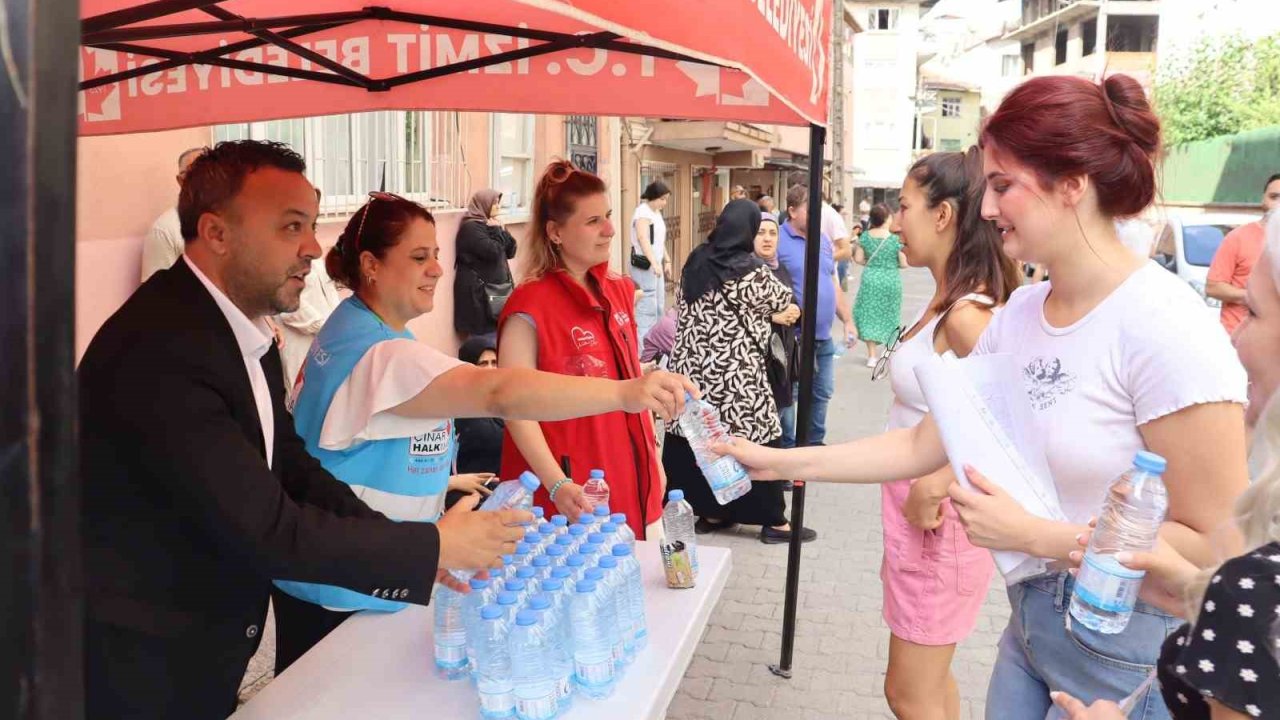 İzmit Belediyesi, KPSS’ye giren adayları yine yalnız bırakmadı