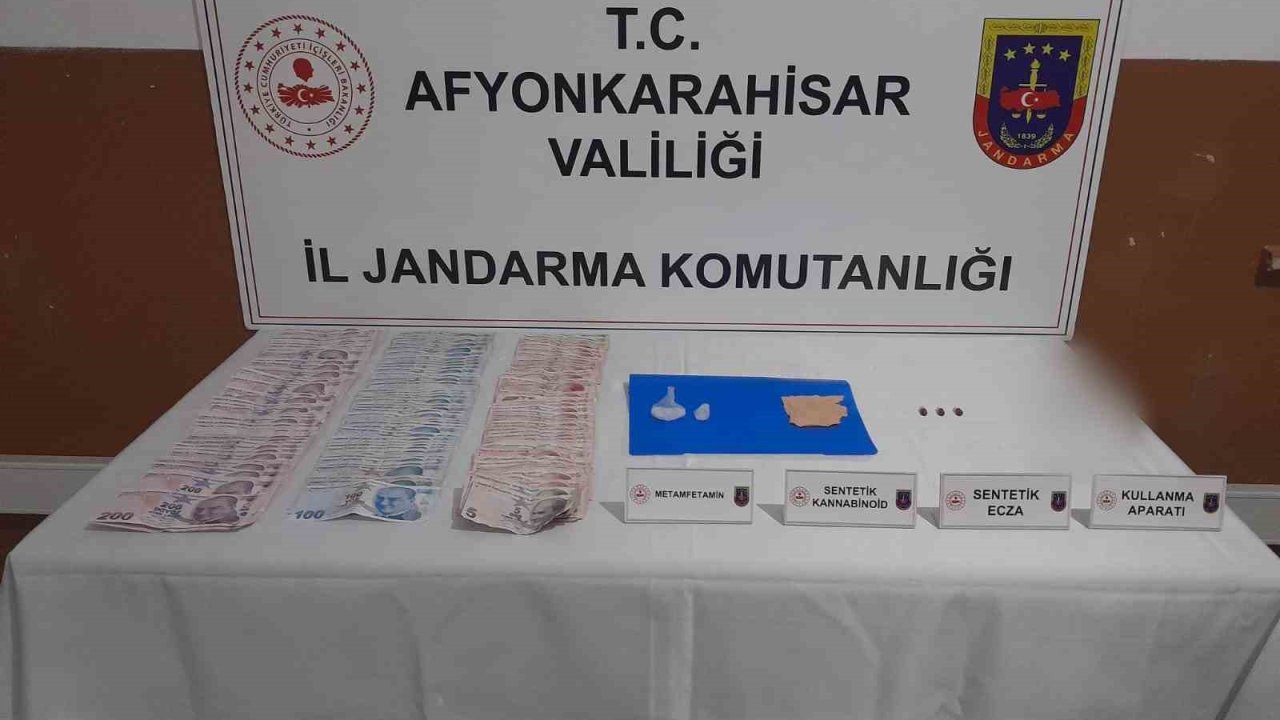 Getirdikleri uyuşturucuları satamadan jandarmaya yakalandılar