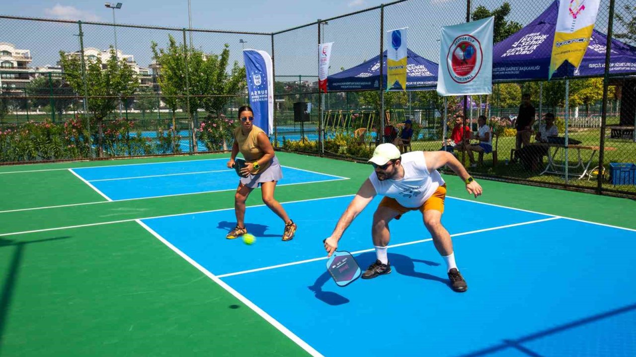 Bursa’nın ilk ’Pickleball Turnuvası’ yapıldı