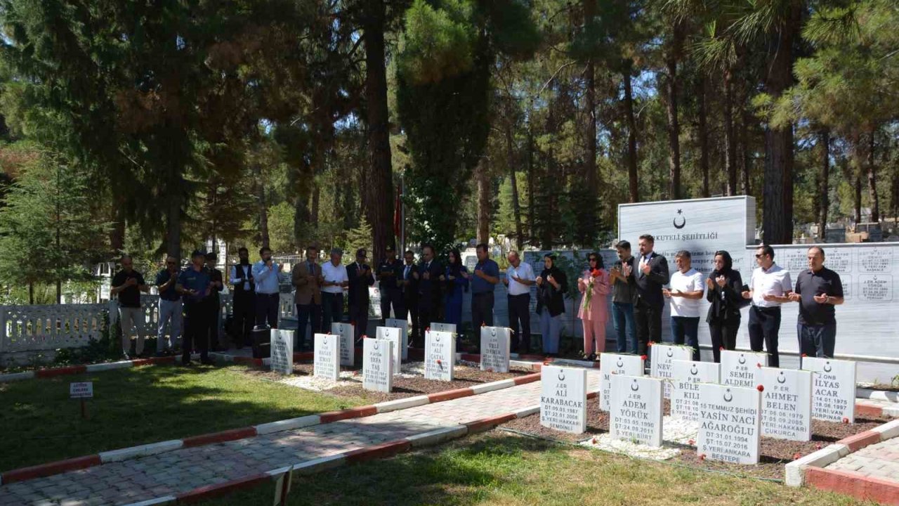 15 Temmuz şehidi Ağaroğlu, mezarı başında anıldı