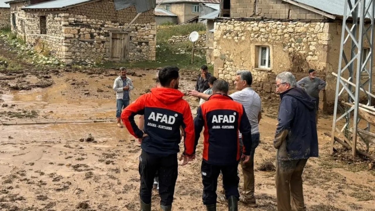 Sağanak yağış Tercan’da sel, su baskınlarına neden oldu