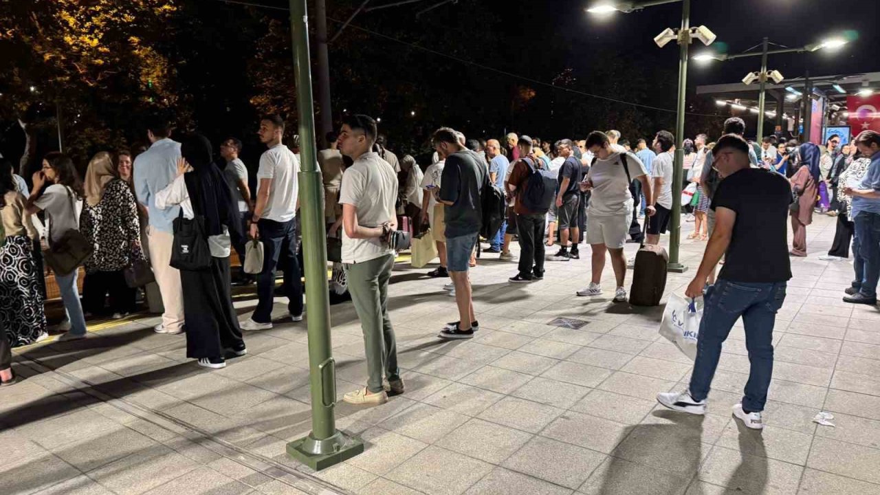 Florya’da Marmaray arızalandı, duraklarda yoğunluk oluştu