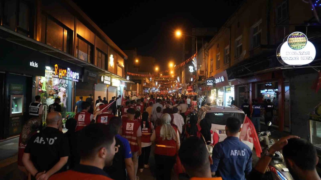 Sınırın sıfır noktası Kilis’te ’15 Temmuz’ kortej yürüyüşü yapıldı