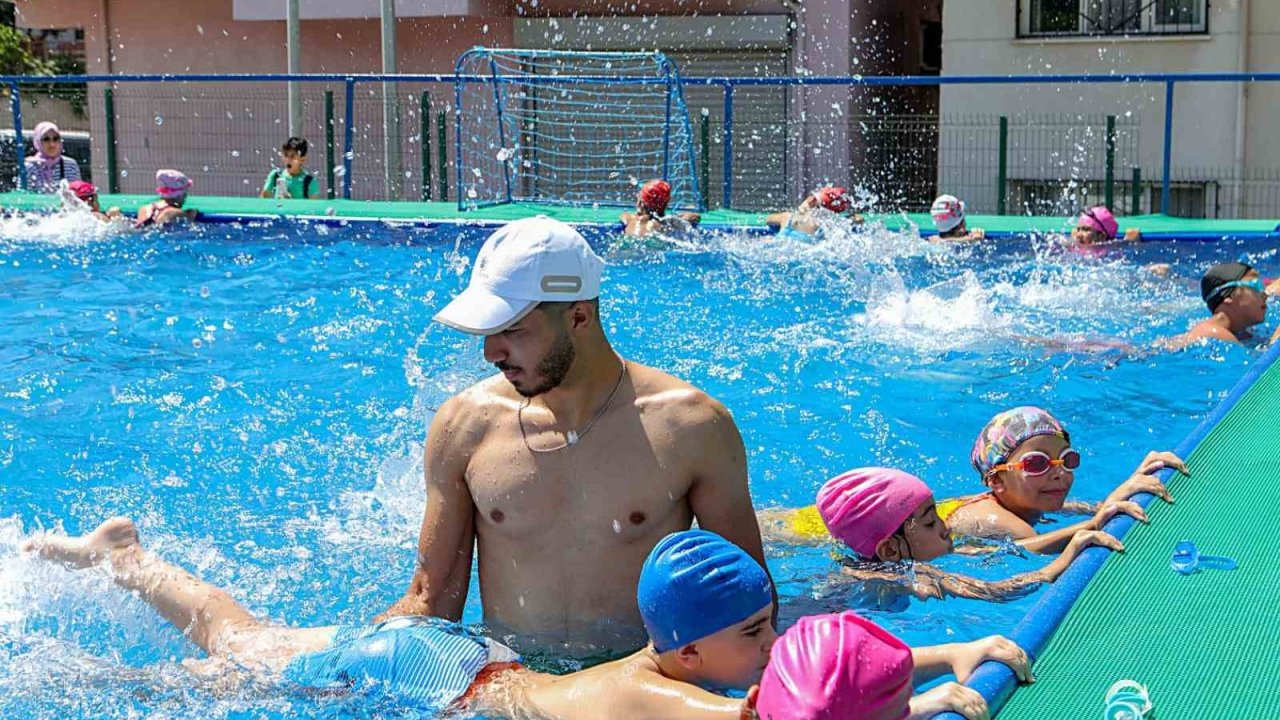 Bayraklı’da yüzme kursuna büyük ilgi